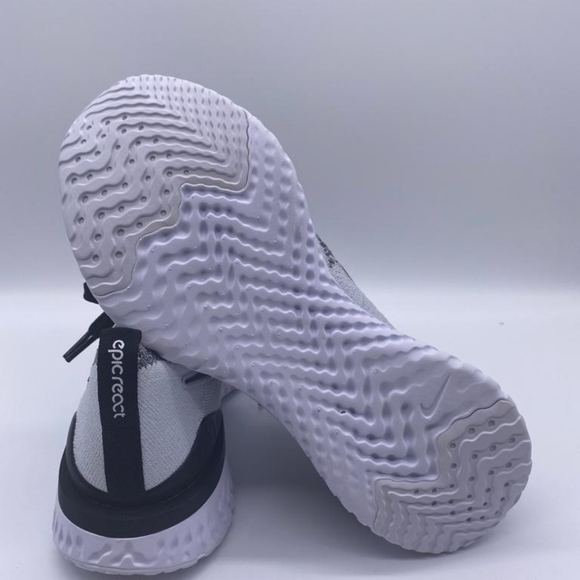 Nike Epic React Flyknit 2 Oreo Size 11.5 - Picture 6 of 6